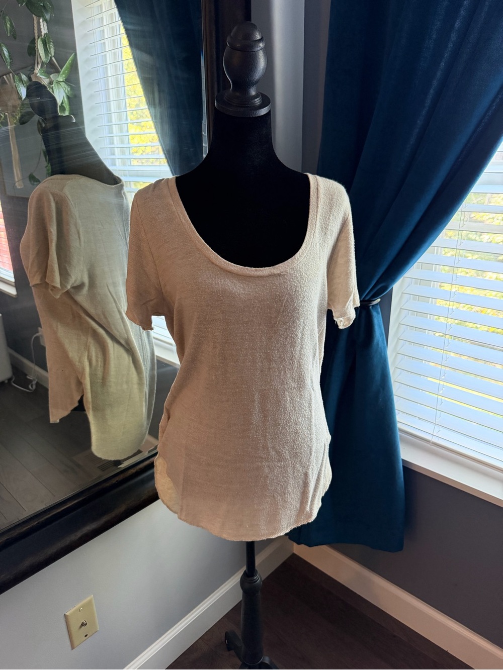 Women’s Cream BKE Scoop-Neck Short Sleeve Top